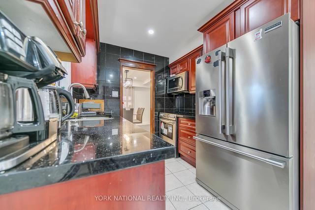 305 Montego Rd, House semidetached with 3 bedrooms, 3 bathrooms and 2 parking in Mississauga ON | Image 3