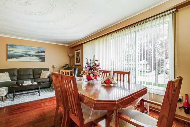 22 Rosefair Cres, House detached with 3 bedrooms, 2 bathrooms and 5 parking in Toronto ON | Image 15