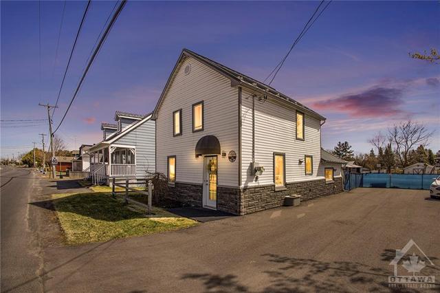 76 Laurier Street, House detached with 2 bedrooms, 2 bathrooms and 4 parking in Casselman ON | Image 1