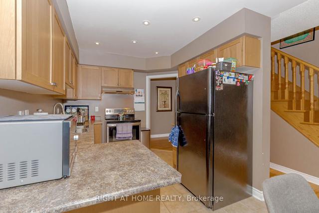 53 Christephen Cres, House attached with 3 bedrooms, 3 bathrooms and 2 parking in Richmond Hill ON | Image 5