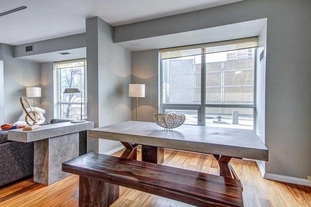 518 - 35 Hayden St, Condo with 1 bedrooms, 2 bathrooms and 1 parking in Toronto ON | Image 3