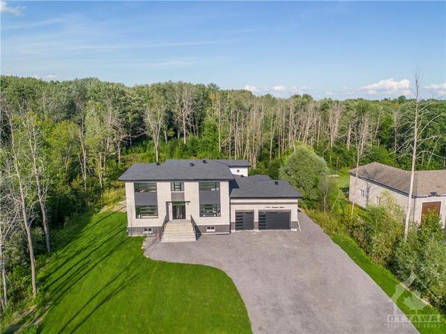 1443 Manotick Station Road, House detached with 4 bedrooms, 4 bathrooms and 20 parking in Ottawa ON | Image 2