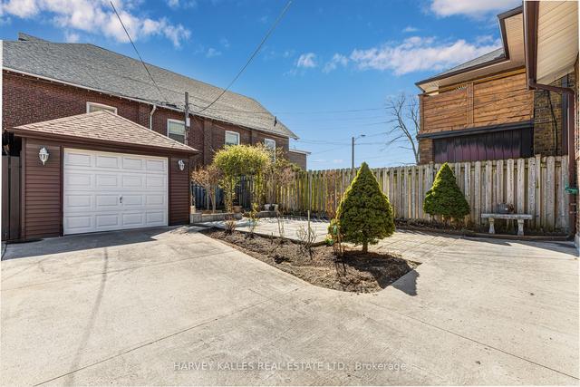 723 Coxwell Ave, House detached with 2 bedrooms, 2 bathrooms and 2 parking in Toronto ON | Image 9