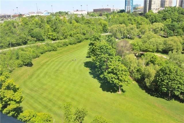 919 - 10 Edgecliff Gfwy, Condo with 3 bedrooms, 2 bathrooms and 1 parking in Toronto ON | Image 9
