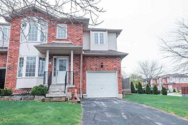 2 Kenyon Cres, House semidetached with 3 bedrooms, 3 bathrooms and 2 parking in Grimsby ON | Image 1