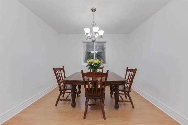 184 Taylor Dr, House detached with 3 bedrooms, 3 bathrooms and 4 parking in Barrie ON | Image 2