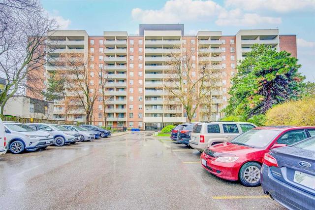 406 - 9 Four Winds Dr, Condo with 3 bedrooms, 2 bathrooms and 1 parking in Toronto ON | Image 12