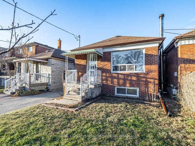 18 East Dr, House detached with 2 bedrooms, 2 bathrooms and 3 parking in Toronto ON | Image 34