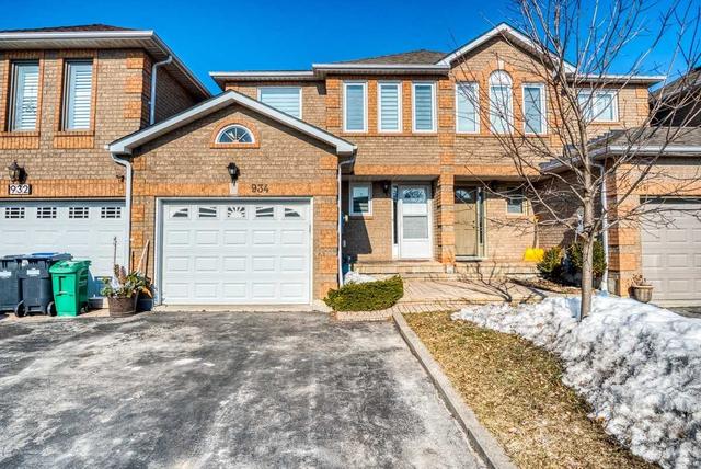 934 Cardington St, House attached with 3 bedrooms, 2 bathrooms and 3 parking in Mississauga ON | Image 1
