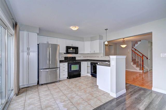 172 Chase Cres, House attached with 3 bedrooms, 2 bathrooms and 3 parking in Cambridge ON | Image 4