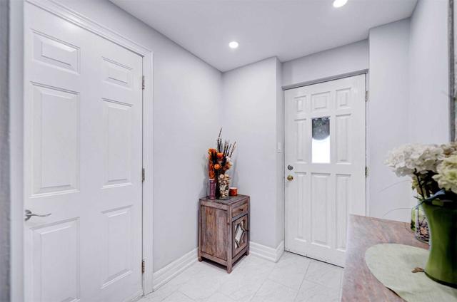 75 Darras Crt, Townhouse with 3 bedrooms, 2 bathrooms and 2 parking in Brampton ON | Image 26