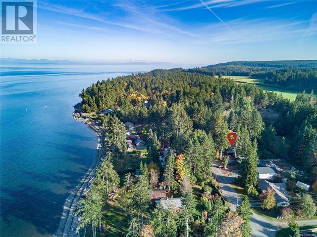 1589 Seaview Rd, House detached with 4 bedrooms, 3 bathrooms and 3 parking in Comox Valley C (Puntledge   Black Creek) BC | Image 2