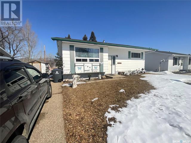 106 Wheatking Place, House detached with 4 bedrooms, 2 bathrooms and null parking in Rosthern SK | Image 1
