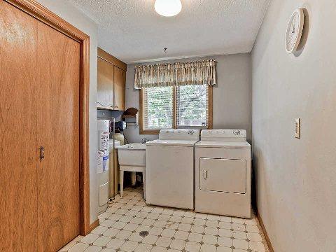 18 Suzanna Dr, House detached with 2 bedrooms, 2 bathrooms and 2 parking in Guelph ON | Image 7