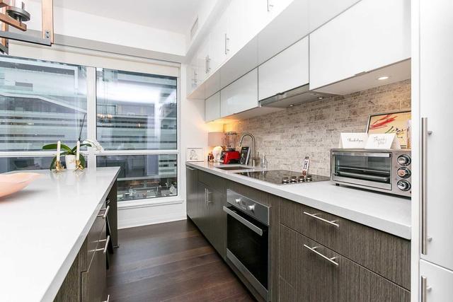 611 - 8 Mercer St, Condo with 2 bedrooms, 2 bathrooms and 1 parking in Toronto ON | Image 5