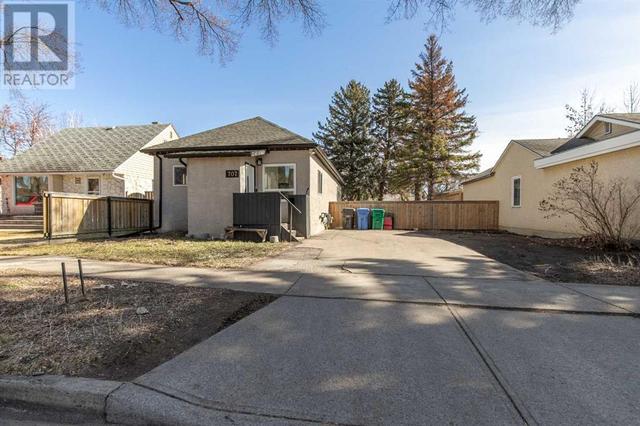 707 17 Street N, House detached with 2 bedrooms, 1 bathrooms and 4 parking in Lethbridge AB | Image 2
