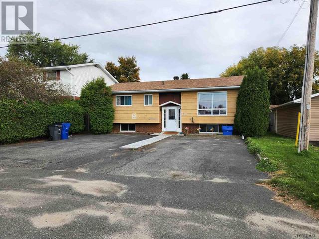 419 Buffam Dr, House detached with 4 bedrooms, 2 bathrooms and null parking in Temiskaming Shores ON | Image 1