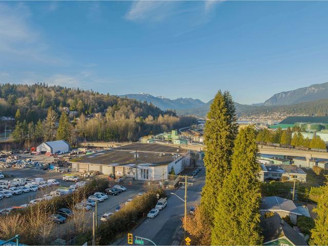 2201 Clarke Street Street, House detached with 3 bedrooms, 2 bathrooms and null parking in Port Moody BC | Image 8