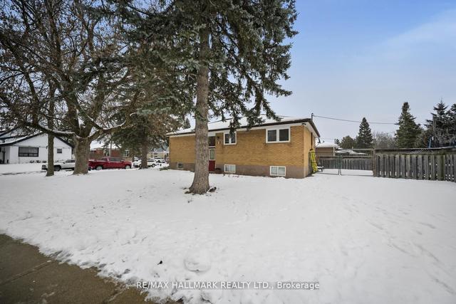 1 Huron Crt, House detached with 3 bedrooms, 2 bathrooms and 4 parking in Aurora ON | Image 39