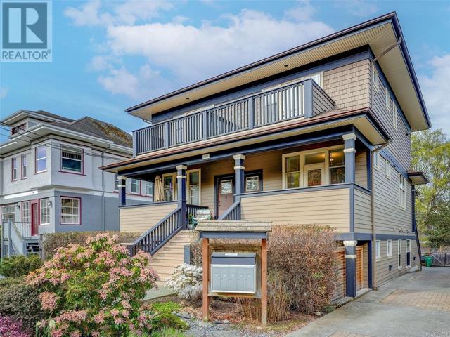 3 - 220 Moss St, Condo with 2 bedrooms, 1 bathrooms and 1 parking in Victoria BC | Image 1