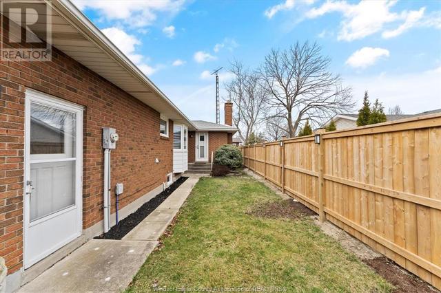 2016 St. Agnes Drive, House detached with 3 bedrooms, 1 bathrooms and null parking in Tecumseh ON | Image 36