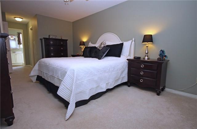896 Lavis Crt, House detached with 4 bedrooms, 3 bathrooms and 4 parking in Oshawa ON | Image 13