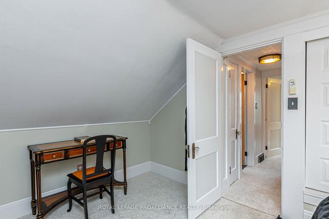 68 Regent St, House detached with 2 bedrooms, 2 bathrooms and 3 parking in Kingston ON | Image 17