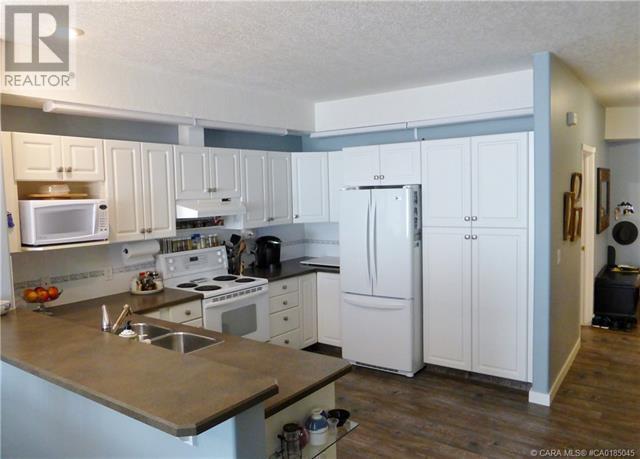 402, - 4805 45 Street, Condo with 2 bedrooms, 2 bathrooms and 1 parking in Red Deer AB | Image 8