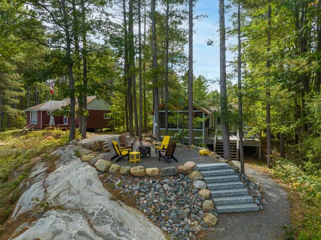 1037 Turtle Lake Rd, House detached with 2 bedrooms, 1 bathrooms and 6 parking in Gravenhurst ON | Image 2