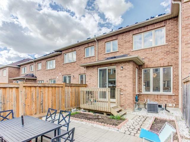 11 Sibbald Ave, House attached with 3 bedrooms, 3 bathrooms and 3 parking in Markham ON | Image 19