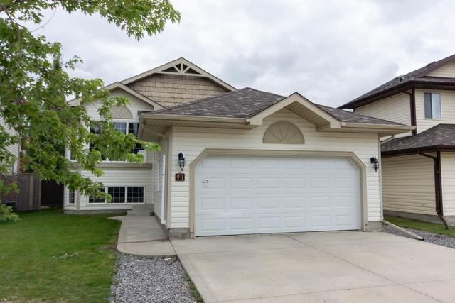 91 Landry Bend, House detached with 5 bedrooms, 3 bathrooms and 4 parking in Red Deer AB | Image 1
