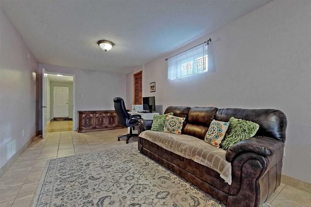 149 Albany Dr, House semidetached with 3 bedrooms, 2 bathrooms and 5 parking in Vaughan ON | Image 25