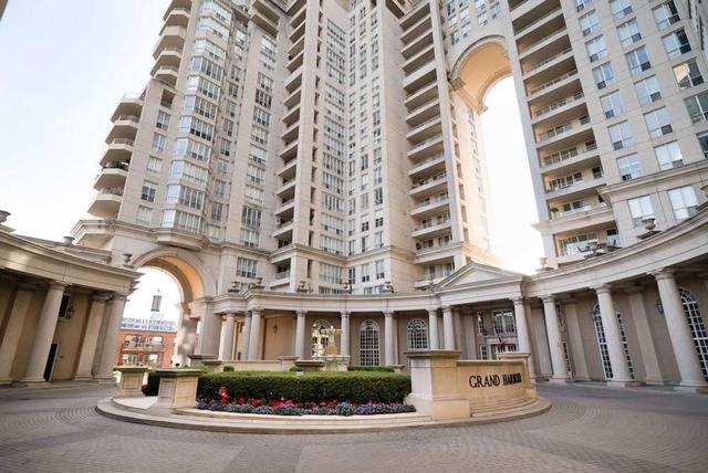 Th103 - 2287 Lake Shore Blvd W, Townhouse with 2 bedrooms, 3 bathrooms and 1 parking in Toronto ON | Image 1