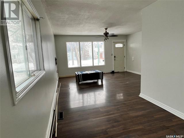 212 1st Street E, House detached with 3 bedrooms, 2 bathrooms and null parking in Saskatoon SK | Image 4