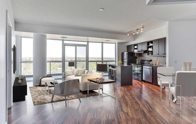 Lph 21 - 35 Brian Peck Cres, Condo with 2 bedrooms, 2 bathrooms and 1 parking in Toronto ON | Image 2
