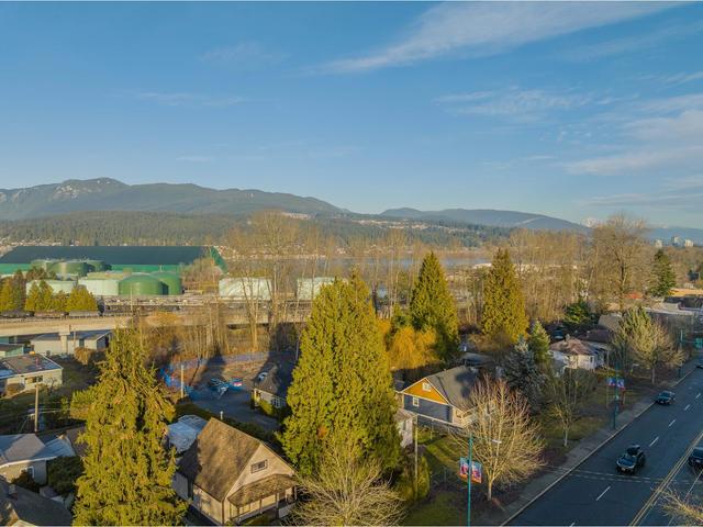 2201 Clarke Street Street, House detached with 3 bedrooms, 2 bathrooms and null parking in Port Moody BC | Image 17