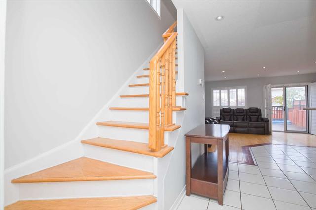 60 Feather Top Lane, House semidetached with 3 bedrooms, 3 bathrooms and 3 parking in Brampton ON | Image 7