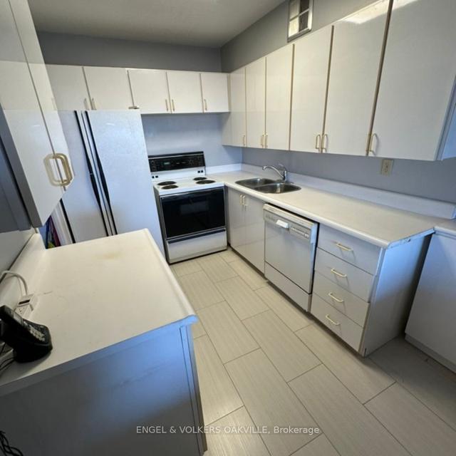 1612 - 260 Scarlett Rd, Condo with 2 bedrooms, 2 bathrooms and 1 parking in Toronto ON | Image 27