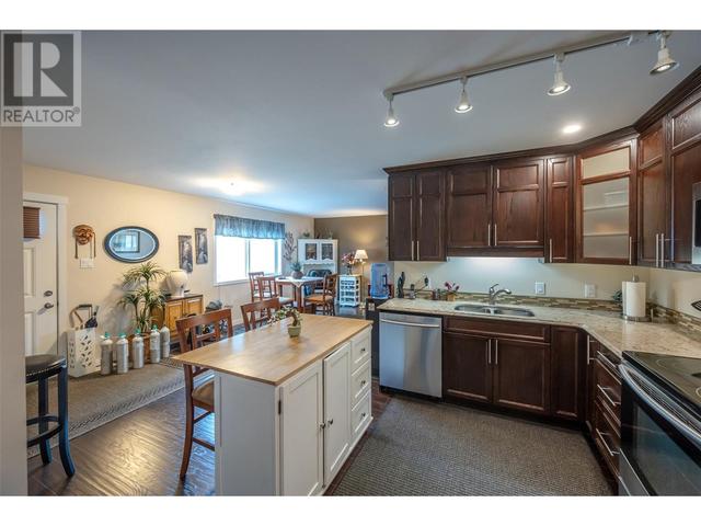 2126 Lawrence Avenue, House detached with 5 bedrooms, 4 bathrooms and 5 parking in Penticton BC | Image 14