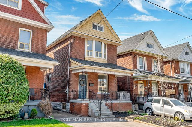 86 Rosemont Ave, House detached with 3 bedrooms, 2 bathrooms and 2 parking in Hamilton ON | Image 1