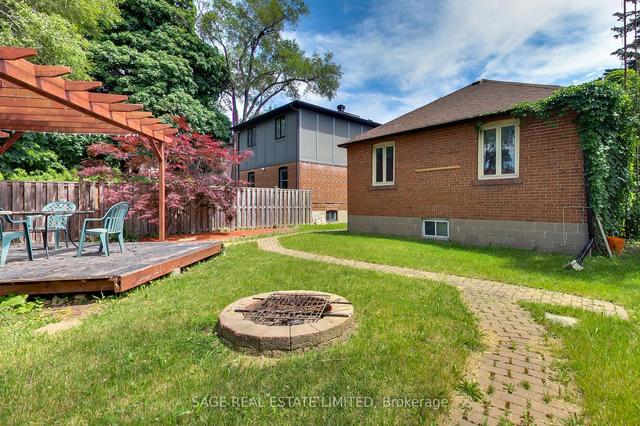 main - 72 Burncrest Dr, House detached with 3 bedrooms, 1 bathrooms and 2 parking in Toronto ON | Image 18