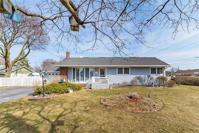 2 Woodelm Dr, House detached with 3 bedrooms, 2 bathrooms and 5 parking in St. Catharines ON | Image 1
