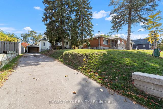 195 Heiman St, House detached with 5 bedrooms, 2 bathrooms and 10 parking in Kitchener ON | Image 25