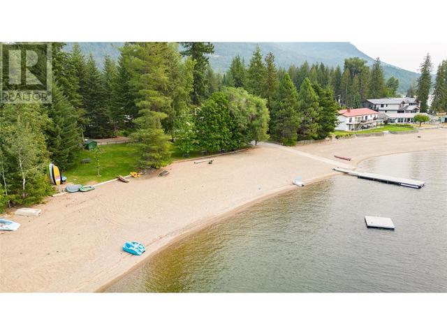 7133 Lucerne Beach Road, House detached with 3 bedrooms, 2 bathrooms and 2 parking in Columbia Shuswap F BC | Image 5