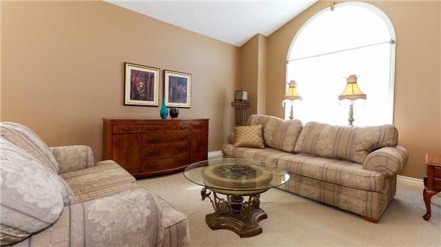 115 Letitia St, House detached with 2 bedrooms, 3 bathrooms and 9 parking in Barrie ON | Image 2