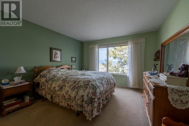 3 - 2022 Pacific Way, House attached with 3 bedrooms, 3 bathrooms and null parking in Kamloops BC | Image 6