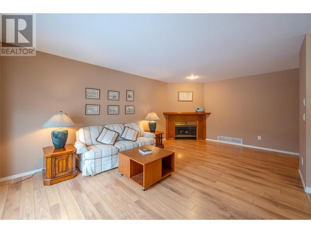 115 Heron Drive, House detached with 2 bedrooms, 2 bathrooms and 2 parking in Penticton 1 BC | Image 8