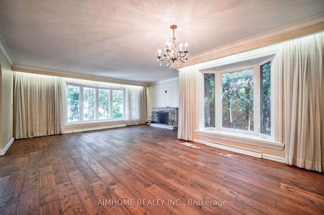40 Page Ave, House detached with 3 bedrooms, 3 bathrooms and 6 parking in Toronto ON | Image 2