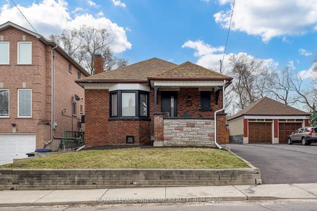 5 East Dr, House detached with 2 bedrooms, 2 bathrooms and 7 parking in Toronto ON | Image 1