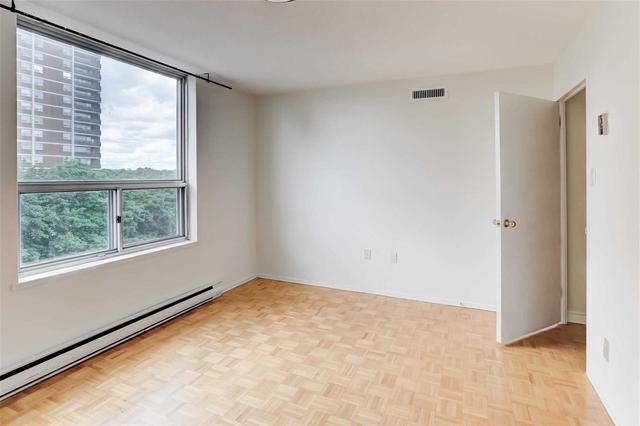 816 - 15 La Rose Ave, Condo with 3 bedrooms, 2 bathrooms and 1 parking in Toronto ON | Image 19
